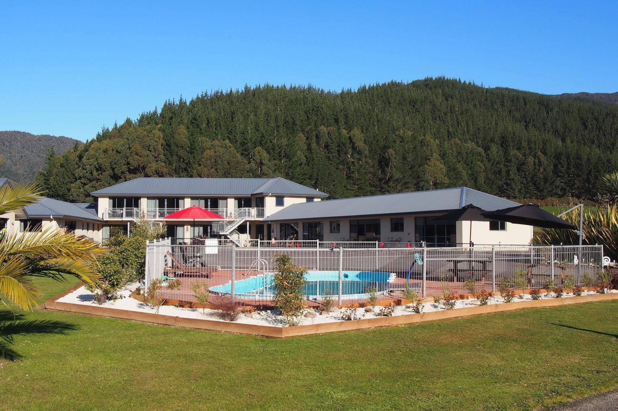 Linkwater Motel And Backpackers Exteriör bild