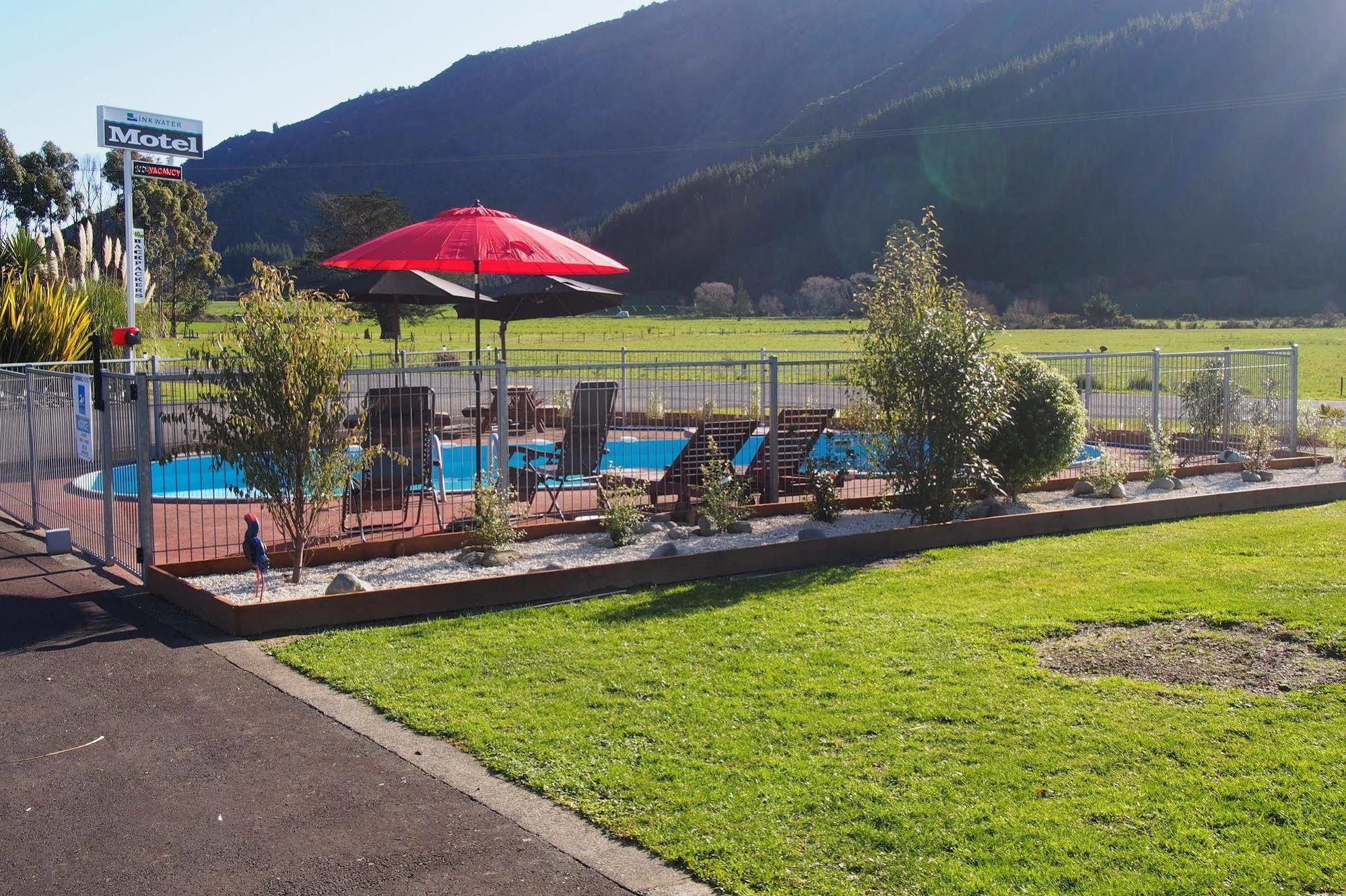Linkwater Motel And Backpackers Exteriör bild