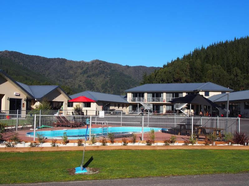 Linkwater Motel And Backpackers Exteriör bild